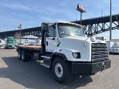 Freightliner 114SD Tandem Axle Flatbed Truck - 410HP, 6 Speed Automatic