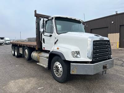 Freightliner 114SD Tandem Axle Flatbed Truck - 435HP, 8 Speed Automatic