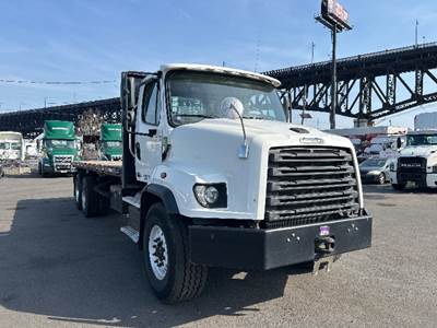 Freightliner 114SD Tandem Axle Flatbed Truck - 410HP, 6 Speed Automatic