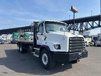 Freightliner 114SD Tandem Axle Flatbed Truck - 410HP, 6 Speed Automatic