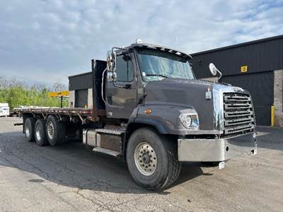 Freightliner 114SD Tandem Axle Flatbed Truck - 470HP, 10 Speed Automatic
