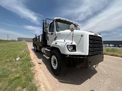 Freightliner 114SD Tandem Axle Flatbed Truck - 450HP, 10 Speed Manual