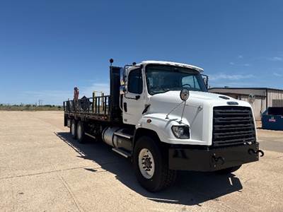 Freightliner 114SD Tandem Axle Flatbed Truck - 505HP, 6 Speed Automatic