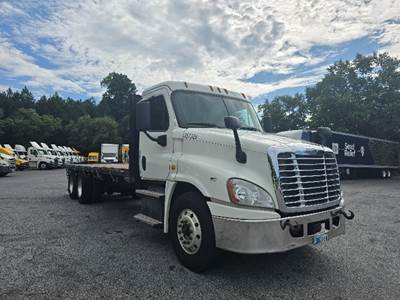 Freightliner Cascadia 125 Tandem Axle Flatbed Truck - 410HP, 10 Speed Automatic
