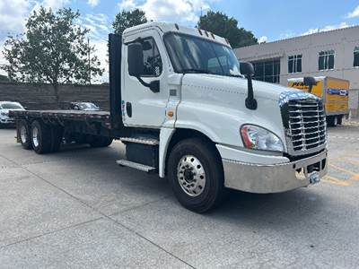 Freightliner Cascadia 125 Tandem Axle Flatbed Truck - 410HP, 10 Speed Automatic