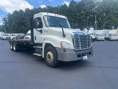 Freightliner Cascadia 125 Tandem Axle Flatbed Truck - 410HP, 10 Speed Automatic