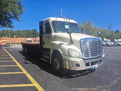 Freightliner Cascadia 125 Tandem Axle Flatbed Truck - 410HP, 10 Speed Automatic