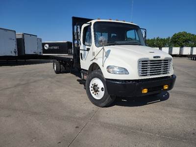 Freightliner M2 26 ft Flatbed Truck - 220HP, 6 Speed Automatic