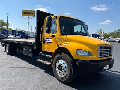 Freightliner M2 26 ft Flatbed Truck - 220HP, 7 Speed Automatic
