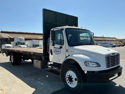 Freightliner M2 26 ft Flatbed Truck - 220HP, 6 Speed Automatic, Liftgate