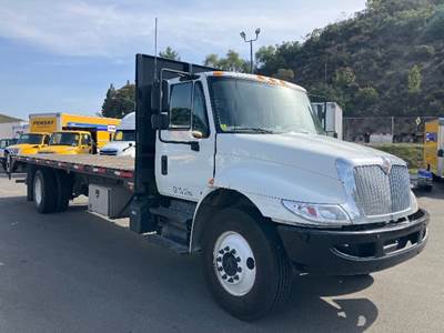 International 4300 26 ft Flatbed Truck - 220HP, 7 Speed Automatic