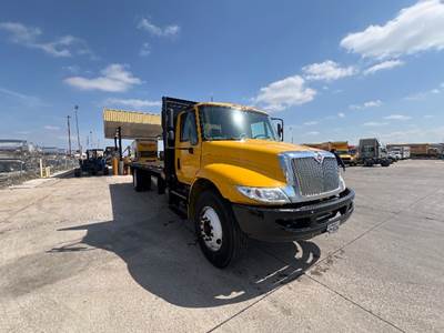 International 4300 26 ft Flatbed Truck - 220HP, 6 Speed Automatic