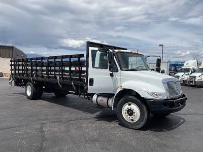 International 4300 26 ft Flatbed Truck - 220HP, 7 Speed Automatic