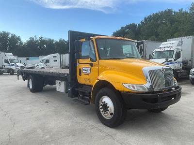 International 4300 26 ft Flatbed Truck - 220HP, 7 Speed Automatic