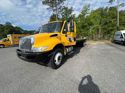 International 4300 26 ft Flatbed Truck - 220HP, 7 Speed Automatic