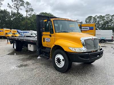 International 4300 26 ft Flatbed Truck - 220HP, 7 Speed Automatic