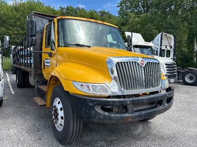 International 4300 26 ft Flatbed Truck - 220HP, 6 Speed Automatic