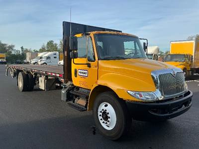 International 4300 26 ft Flatbed Truck - 220HP, 6 Speed Automatic