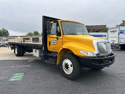 International 4300 26 ft Flatbed Truck - 220HP, 6 Speed Automatic