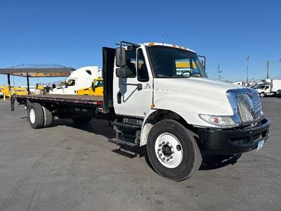 International 4300 Flatbed Truck - 200HP, 6 Speed Automatic