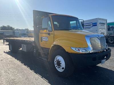 International 4300 26 ft Flatbed Truck - 220HP, 6 Speed Automatic