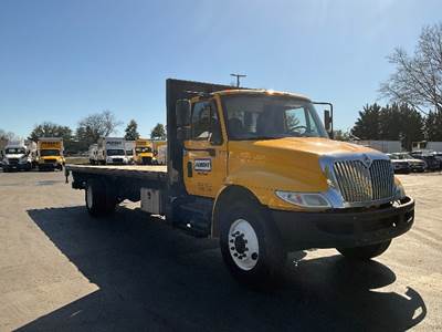 International 4300 26 ft Flatbed Truck - 220HP, 7 Speed Automatic