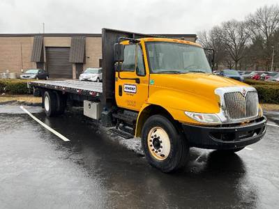 International 4300 Flatbed Truck - 220HP, 7 Speed Automatic