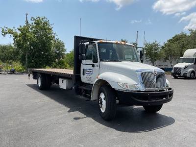 International 4300 26 ft Flatbed Truck - 220HP, 7 Speed Automatic