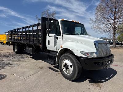 International 4300 Flatbed Truck - 240HP, 6 Speed Automatic