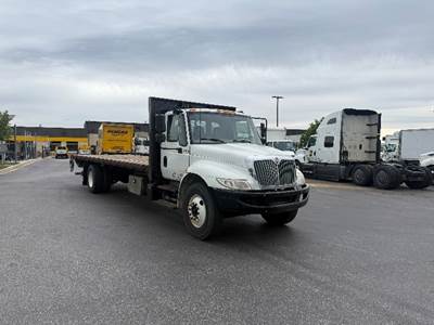International 4300 Flatbed Truck - 220HP, 7 Speed Automatic