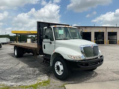 International 4300 Flatbed Truck - 220HP, 7 Speed Automatic