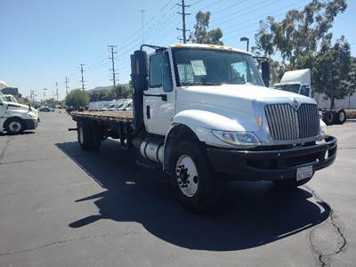International 4300 Flatbed Truck - 220HP, 7 Speed Automatic