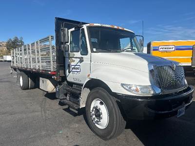 International 4300 26 ft Flatbed Truck - 220HP, 7 Speed Automatic