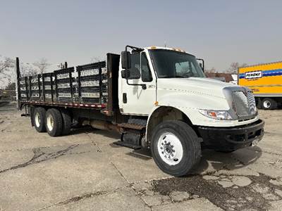 International 4400 Tandem Axle 24 ft Flatbed Truck - 260HP, 6 Speed Automatic