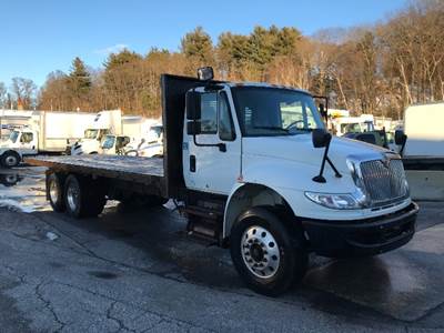 International 4400 Tandem Axle 26 ft Flatbed Truck - 300HP, 6 Speed Automatic