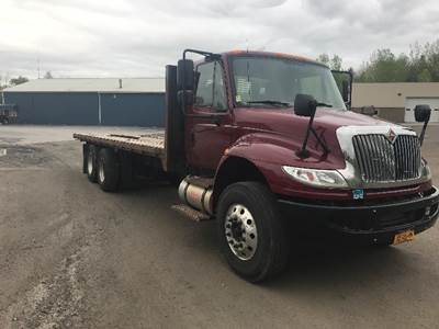International 4400 Tandem Axle 26 ft Flatbed Truck - 300HP, 6 Speed Automatic