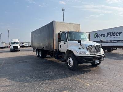 International 4400 Tandem Axle 28 ft Flatbed Truck - 300HP, 6 Speed Automatic