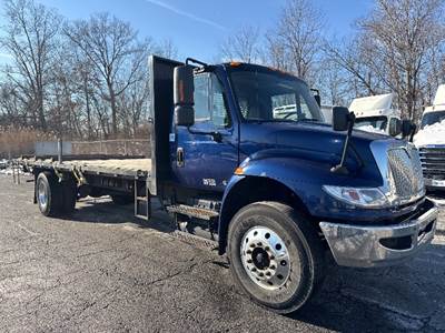 International 4400 Flatbed Truck - 350HP, 6 Speed Automatic