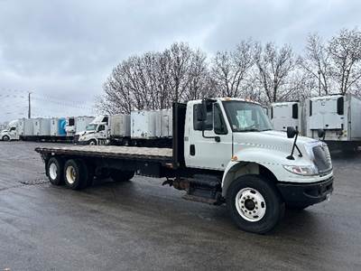International 4400 Tandem Axle Flatbed Truck - 260HP, 6 Speed Automatic