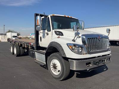 International 7600 Tandem Axle 22 ft Flatbed Truck - 430HP, 10 Speed Manual