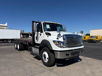 International 7600 Tandem Axle 22 ft Flatbed Truck - 430HP, 10 Speed Manual
