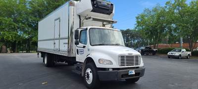 Freightliner M2 26 ft Refrigerated Truck - 220HP, 7 Speed Automatic, Carrier SUPRA960