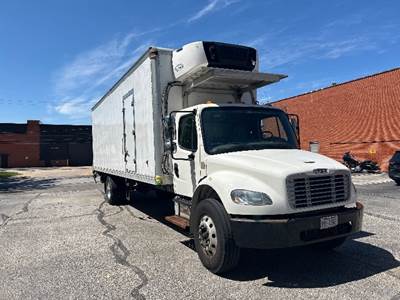 Freightliner M2 27 ft Refrigerated Truck - 220HP, 6 Speed Automatic, Carrier SUPRA660