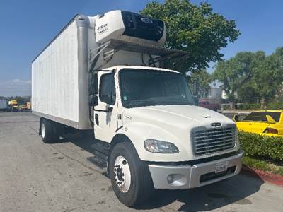 Freightliner M2 26 ft Refrigerated Truck - 220HP, 6 Speed Automatic, Carrier SUPRA760
