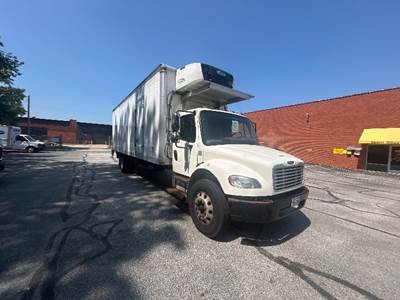 Freightliner M2 27 ft Refrigerated Truck - 220HP, 6 Speed Automatic, Carrier SUPRA660