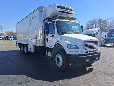 Freightliner M2 26 ft Refrigerated Truck - 260HP, 6 Speed Automatic, Thermo King, Liftgate