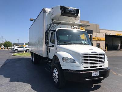 Freightliner M2 28 ft Refrigerated Truck - 300HP, 6 Speed Automatic, Carrier SUPRA760