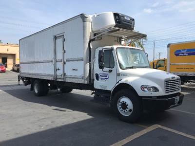 Freightliner M2 26 ft Refrigerated Truck - 220HP, 6 Speed Automatic, Carrier SUPRA960