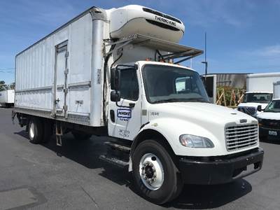 Freightliner M2 26 ft Refrigerated Truck - 220HP, 6 Speed Automatic, Thermo King T880S-50