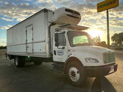 Freightliner M2 26 ft Refrigerated Truck - 220HP, 7 Speed Automatic